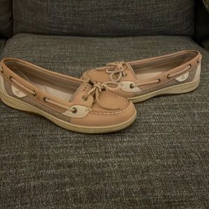 Women’s Sperry Bluefish Boat Shoes in Linen/Oat.